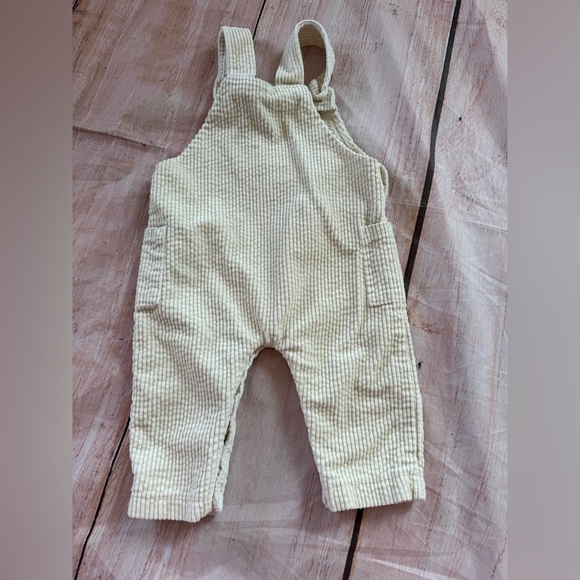 Boys  baby marshmallow white corduroy winnie the pooh overalls size 12 months - Picture 2 of 7